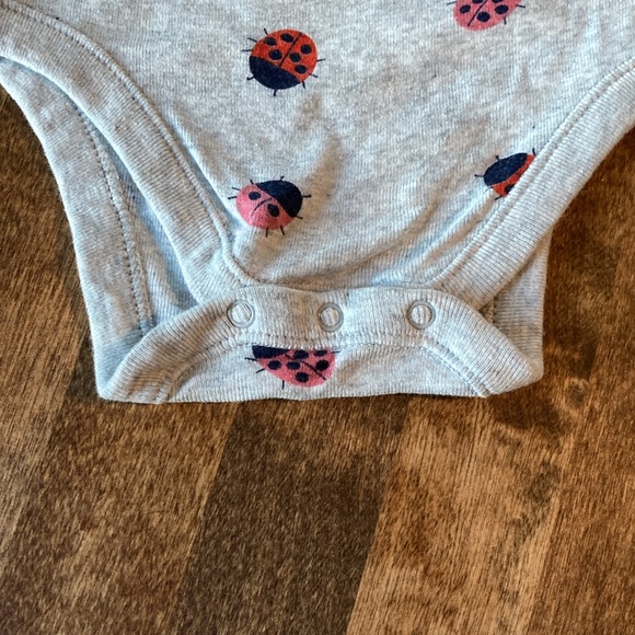 NEW Old Navy Baby Hearts & Lady Bug Onesie bundle 3-6 Months - Picture 13 of 15